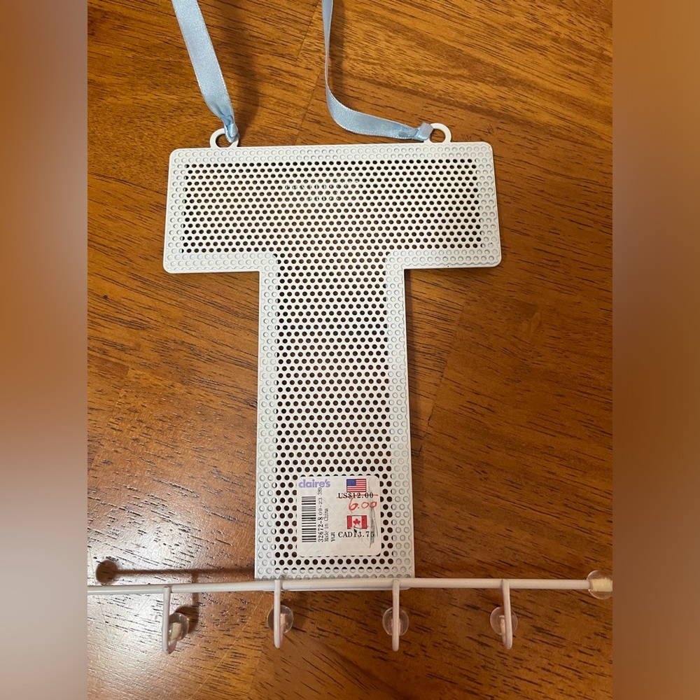 “T” wall plaque - Picture 2 of 5